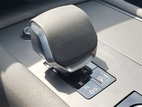 Used 2024 Land Rover Discovery Dynamic SE image 34