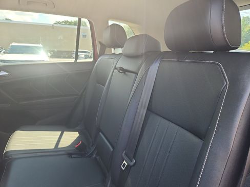 Used 2022 Volkswagen Tiguan SE AWD/4WD image 25