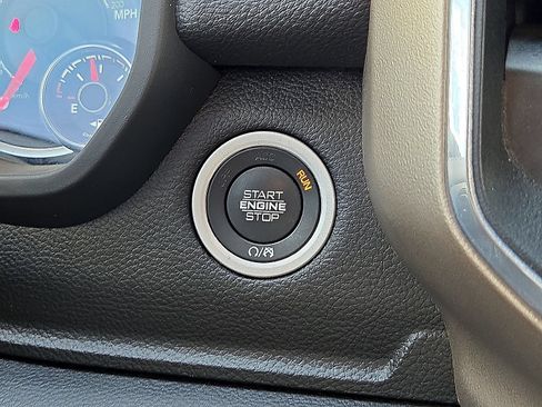 Used 2022 RAM 1500 Laramie AWD/4WD image 32