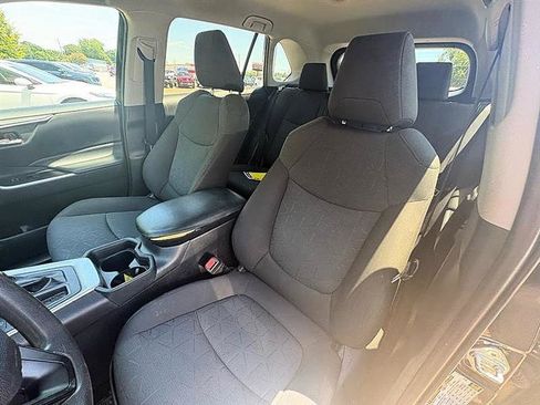 Used 2020 Toyota RAV4 XLE FWD image 13
