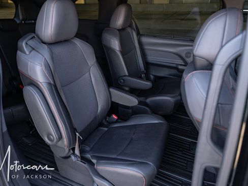 Used 2023 Toyota Sienna XSE image 15