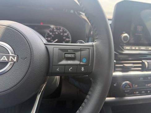 Used 2025 Nissan Pathfinder SV FWD image 24