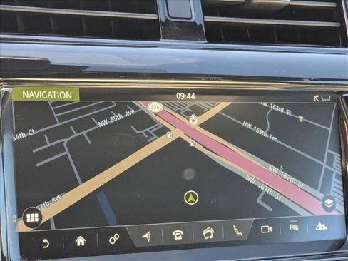 Used 2017 Land Rover Discovery HSE image 10