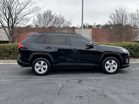 Used 2021 Toyota RAV4 XLE w/ Convenience Package image 5