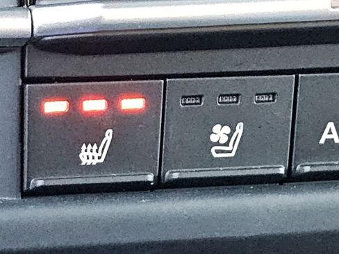 Used 2025 Toyota Sienna Limited image 31