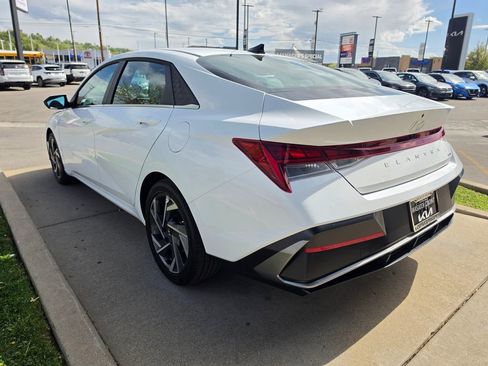 Used 2025 Hyundai Elantra Limited FWD image 7
