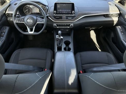 Used 2025 Nissan Altima 2.5 SV image 11