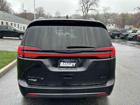 Used 2023 Chrysler Pacifica Touring-L w/ S Appearance Package AWD/4WD image 26