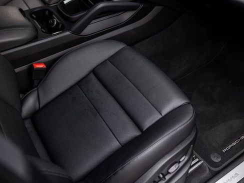 Certified 2025 Porsche Cayenne image 35