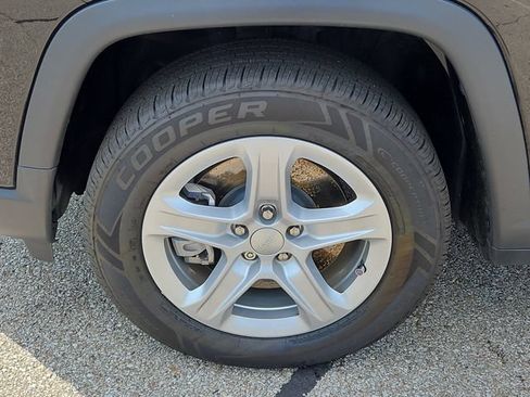 Used 2024 Jeep Compass Sport AWD/4WD image 9