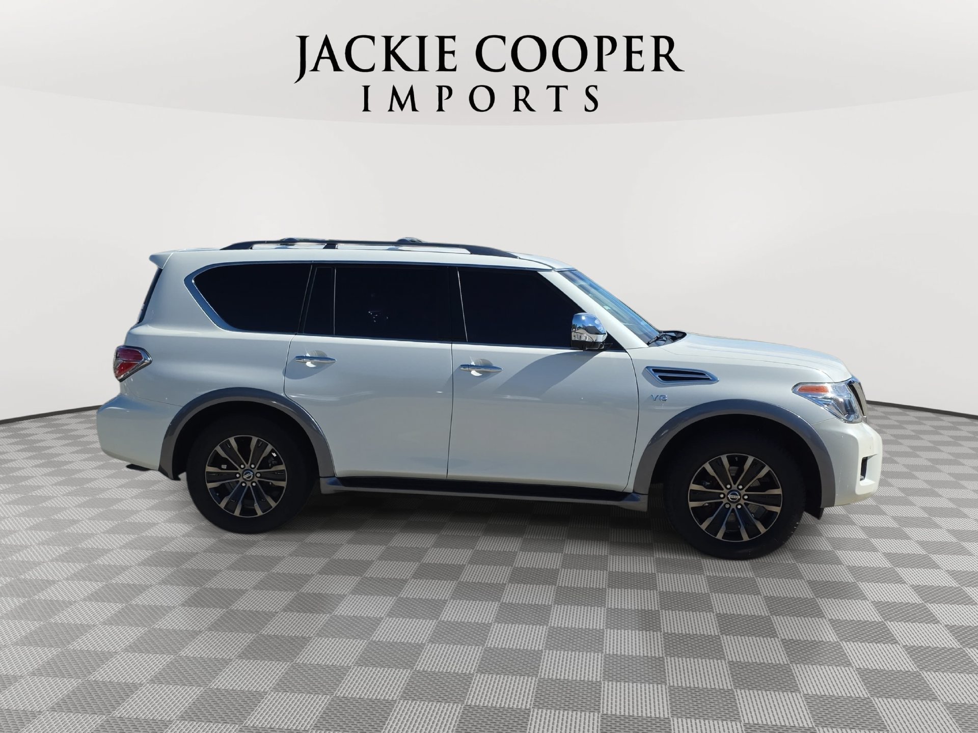Used 2017 Nissan Armada Platinum w/ Interior Lighting Package AWD/4WD image 4