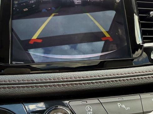 Used 2020 Chrysler Pacifica Limited image 10