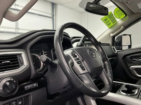 Used 2016 Nissan Titan SV image 16
