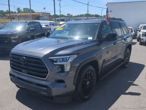Used 2024 Toyota Sequoia SR5 AWD/4WD image 4
