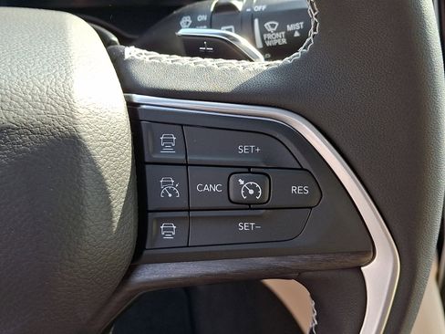 Certified 2025 Jeep Grand Cherokee L Limited w/ Trailer Tow Package image 23