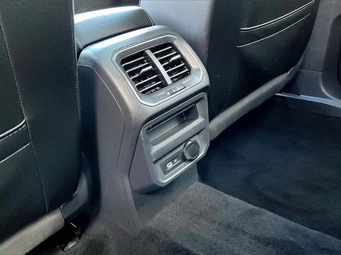 Used 2022 Volkswagen Tiguan SE image 10