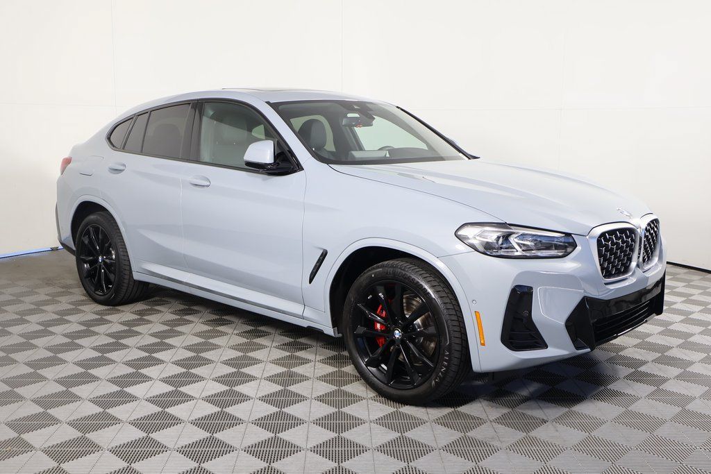Used 2025 BMW X4 xDrive30i w/ Premium Package AWD/4WD image 3