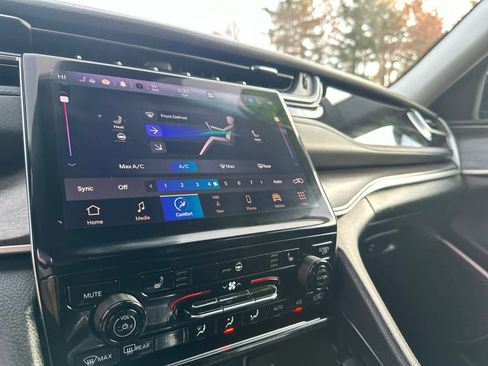 Used 2023 Jeep Grand Cherokee 4WD 4xe image 24