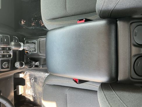 Certified 2024 Jeep Gladiator Sport AWD/4WD image 30
