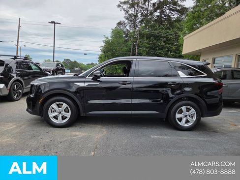Used 2025 Kia Sorento LX FWD image 2