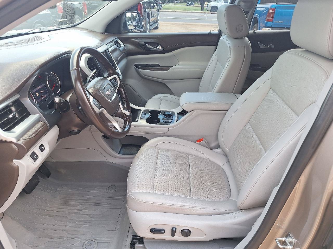 Used 2023 GMC Acadia SLT w/ Preferred Package AWD/4WD image 13