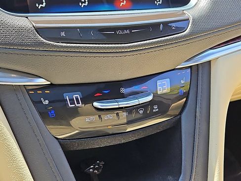 Certified 2019 Cadillac XT5 Premium Luxury w/ Driver Assist Package FWD image 16