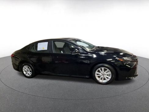Used 2025 Toyota Camry LE image 2