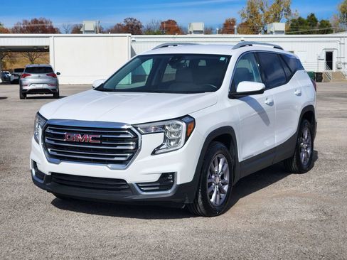 Used 2024 GMC Terrain SLT image 3