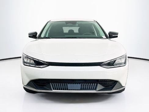 Used 2024 Kia EV6 Light image 2