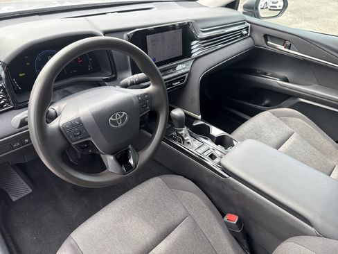 Used 2025 Toyota Camry LE FWD image 21