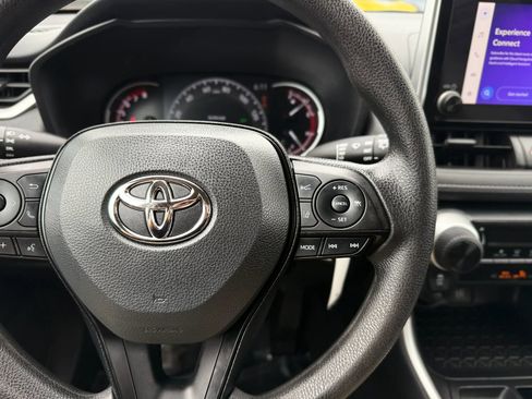 Used 2023 Toyota RAV4 LE AWD/4WD image 29