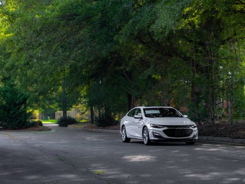 Used 2022 Chevrolet Malibu LT w/ Leather Package FWD image 37
