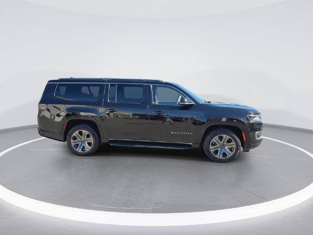 Used 2024 Jeep Wagoneer L Series II w/ Flexible Seating Group AWD/4WD image 9