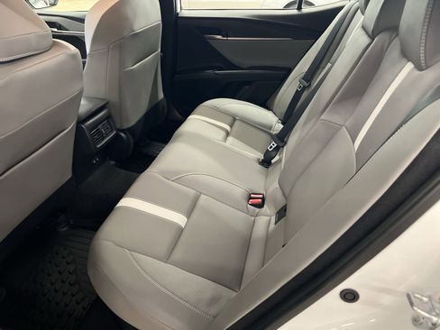 Used 2025 Toyota Camry SE w/ Convenience Package image 23