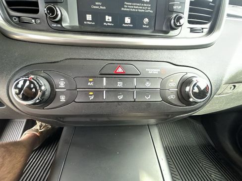 Used 2020 Kia Sorento LX image 19