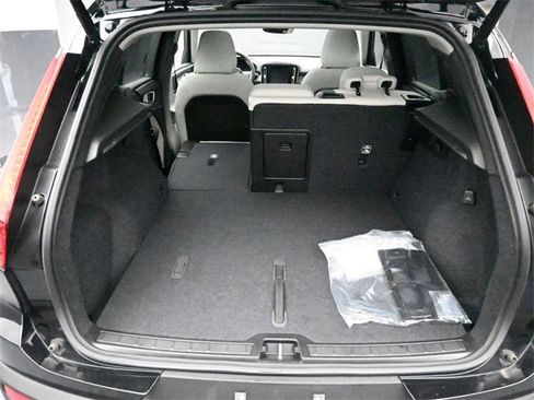 Used 2025 Volvo XC40 B5 Ultra image 25