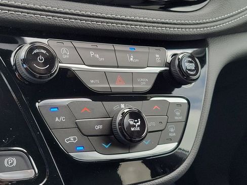 New 2026 Chrysler Pacifica Select image 24