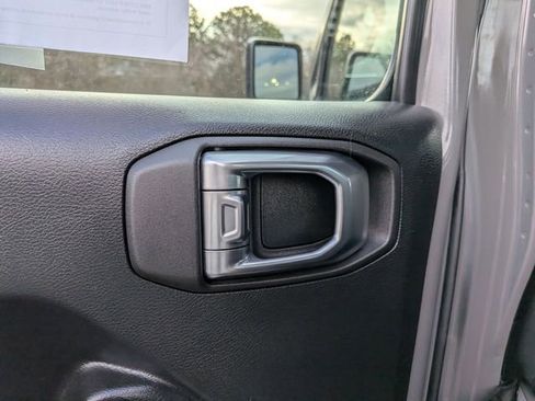 Used 2023 Jeep Gladiator Sport image 23