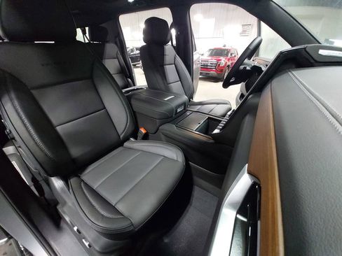 New 2026 GMC Yukon XL Denali w/ Sun & Power Step Package image 10