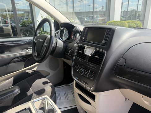Used 2012 Chrysler Town & Country Touring w/ Entertainment Group #1 FWD image 24