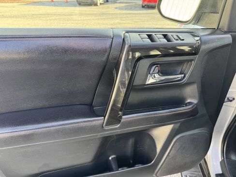 Used 2016 Toyota 4Runner Trail Premium image 11