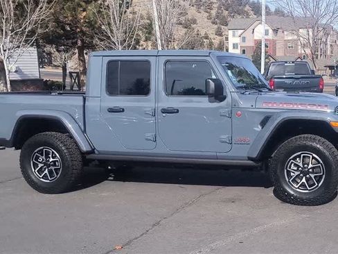 Used 2025 Jeep Gladiator Rubicon w/ Convenience Group image 2