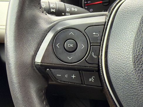 Used 2021 Toyota RAV4 XLE Premium FWD image 18