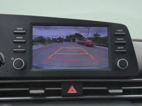 Used 2022 Hyundai Elantra SEL FWD image 15