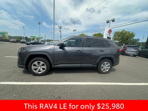 Used 2022 Toyota RAV4 LE FWD image 22