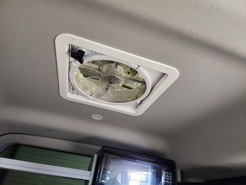 Used 2022 Ford Transit Connect Titanium w/ Trailer Tow Package image 8