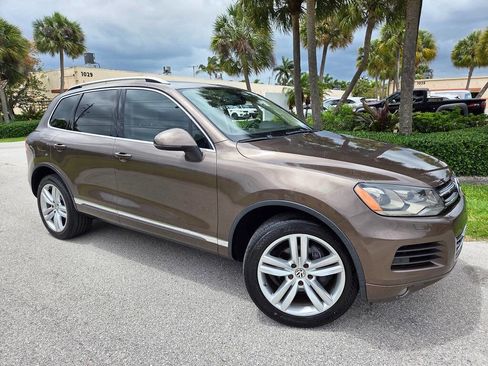 Used 2013 Volkswagen Touareg Executive AWD/4WD image 10