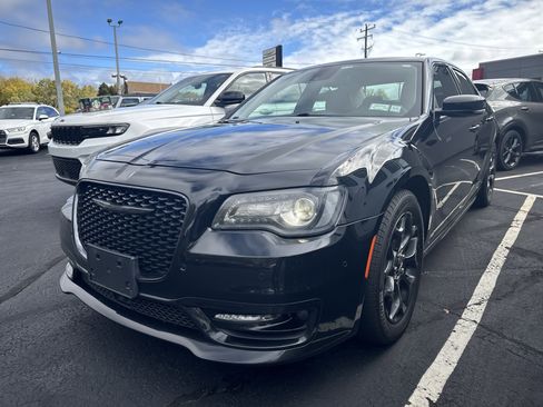 Used 2022 Chrysler 300 Touring L w/ Popular Equipment Group image 3