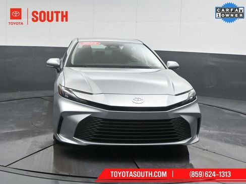Used 2025 Toyota Camry LE image 5