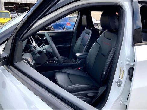 Used 2025 Jeep Compass Trailhawk AWD/4WD image 8